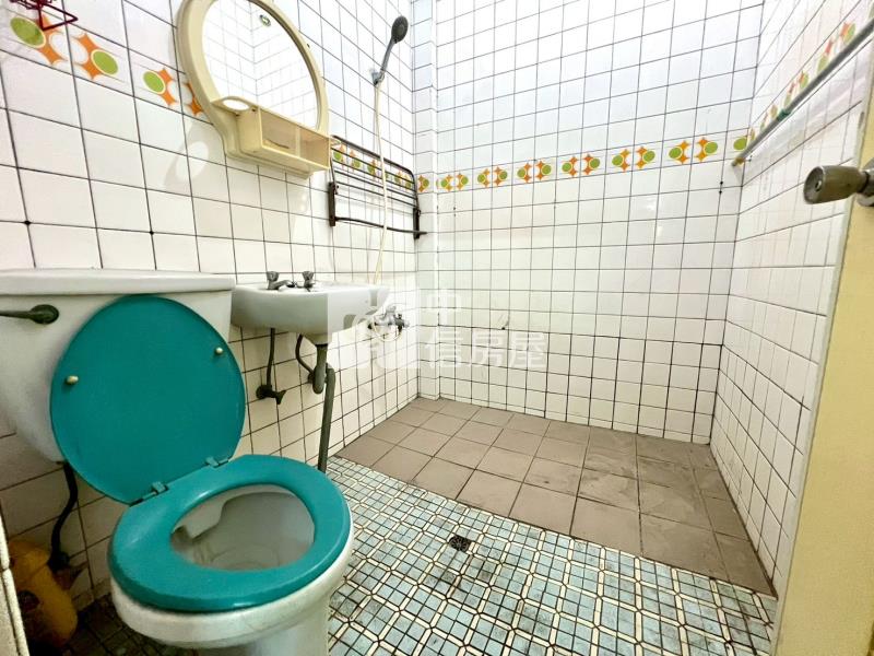 國光路大買家旁金店面房屋室內格局與周邊環境