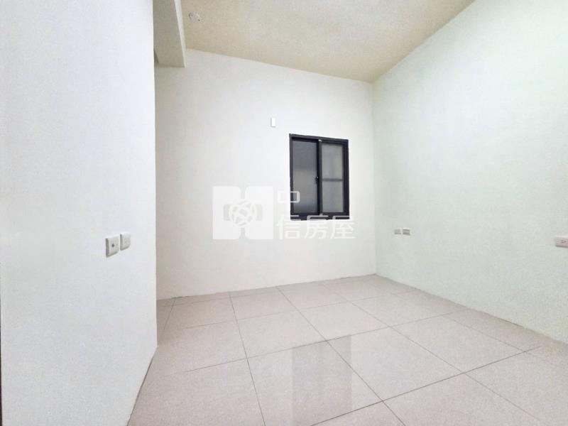 大寮低總價時尚車庫透天房屋室內格局與周邊環境