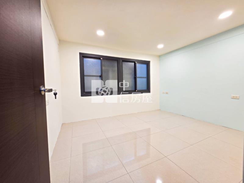 大寮低總價時尚車庫透天房屋室內格局與周邊環境