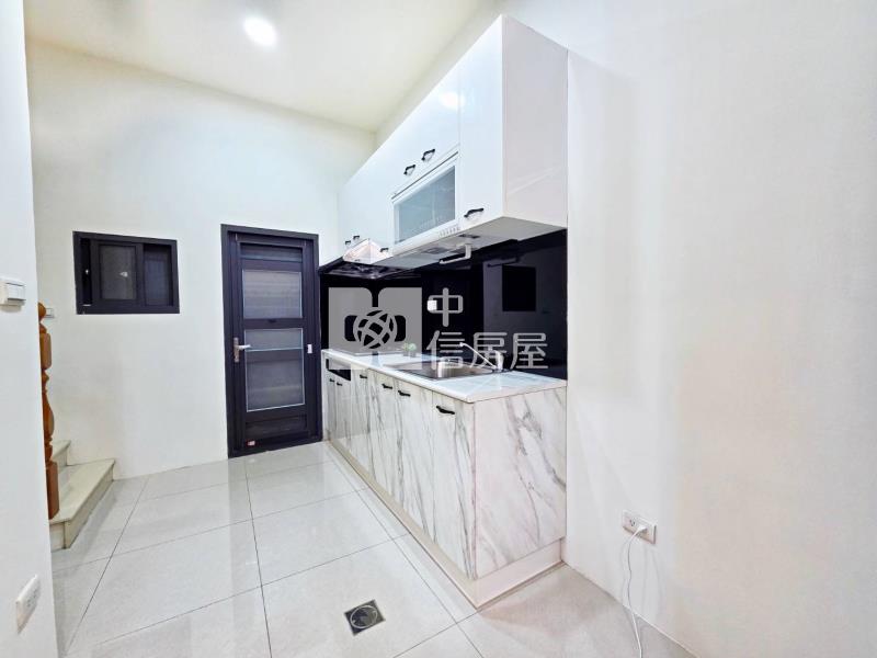 大寮低總價時尚車庫透天房屋室內格局與周邊環境