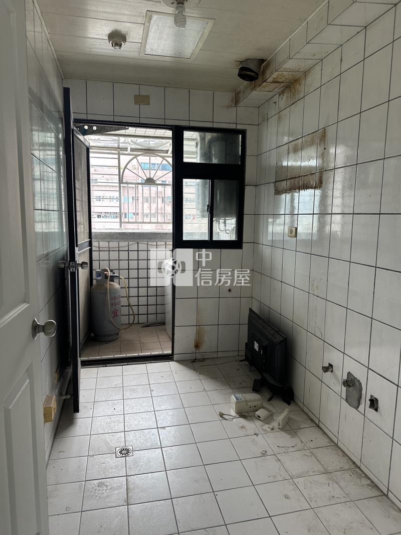 211羅東學區車位華廈房屋室內格局與周邊環境