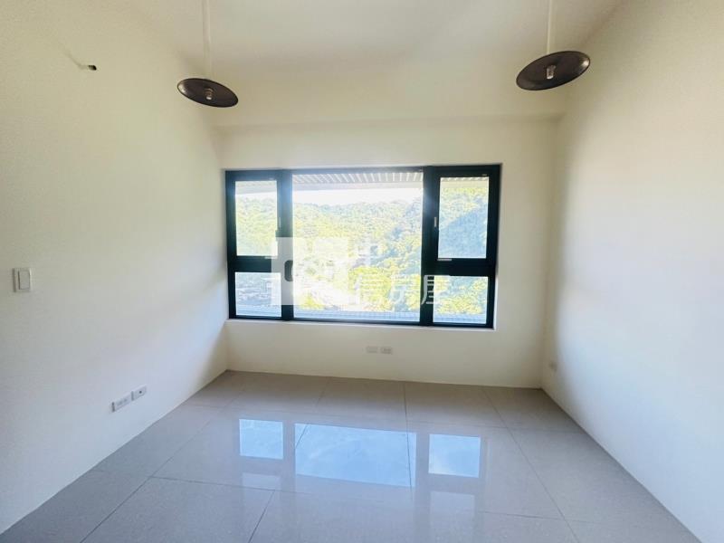 ▲港都明珠海景三房車位房屋室內格局與周邊環境