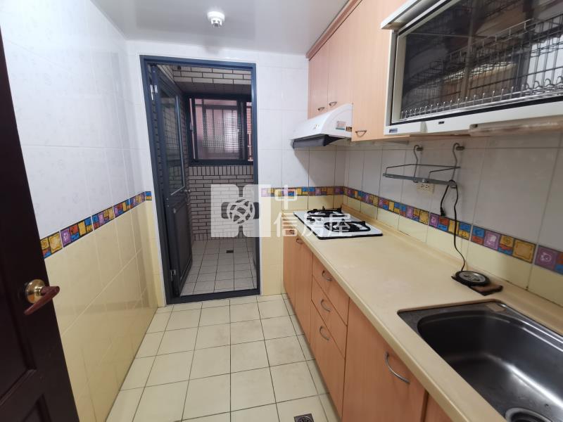 中壢戶政稀有電梯裝潢兩房平面車房屋室內格局與周邊環境