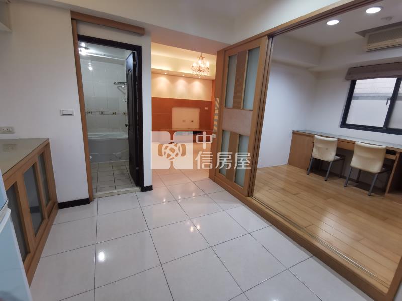 中壢戶政稀有電梯裝潢兩房平面車房屋室內格局與周邊環境