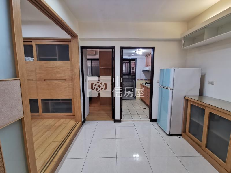 中壢戶政稀有電梯裝潢兩房平面車房屋室內格局與周邊環境