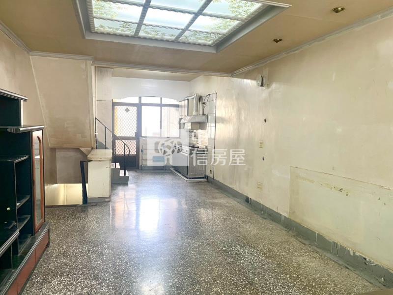 苓雅臨路透天店住房屋室內格局與周邊環境