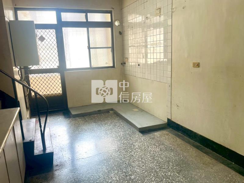 苓雅臨路透天店住房屋室內格局與周邊環境