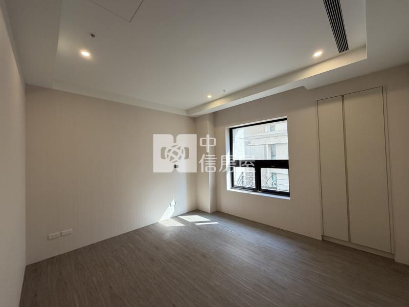 七期東方帝國裝潢戶三平車房屋室內格局與周邊環境