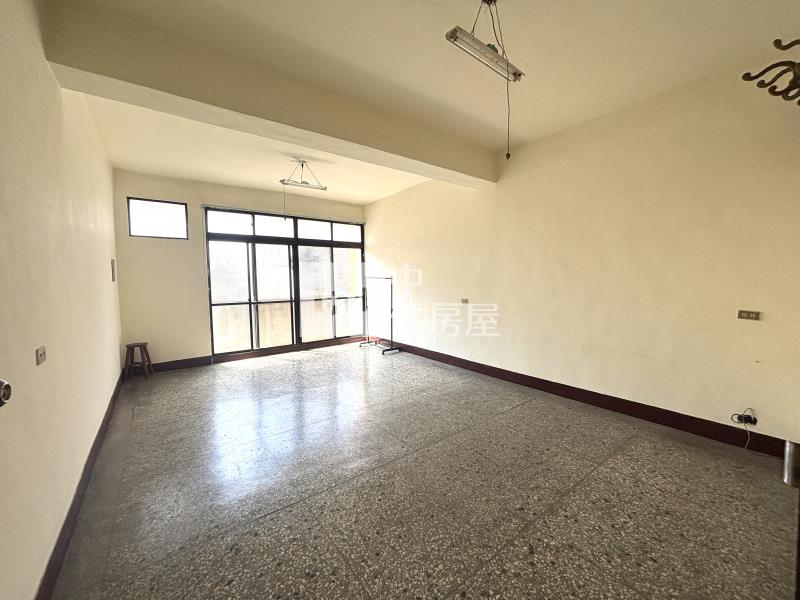 太平國小旁臨十五米路美透店房屋室內格局與周邊環境