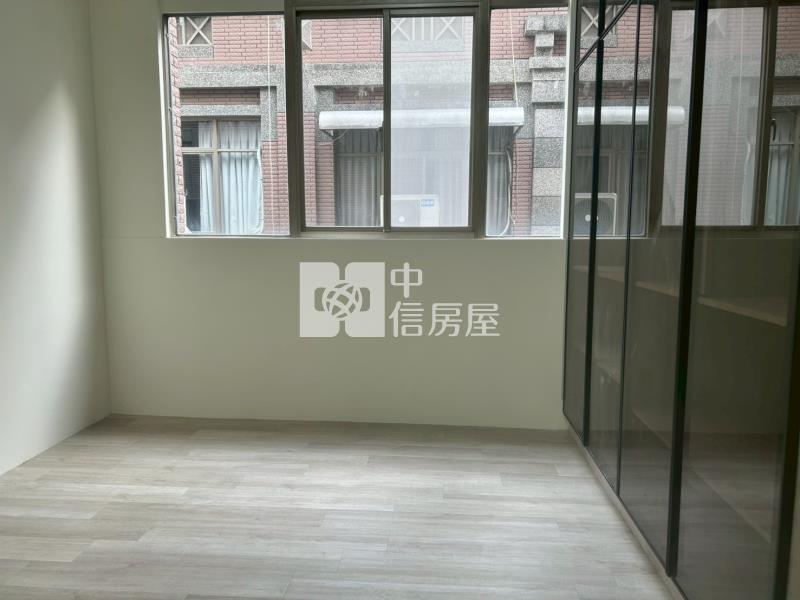 崇蘭國小前後臨路整新透天房屋室內格局與周邊環境