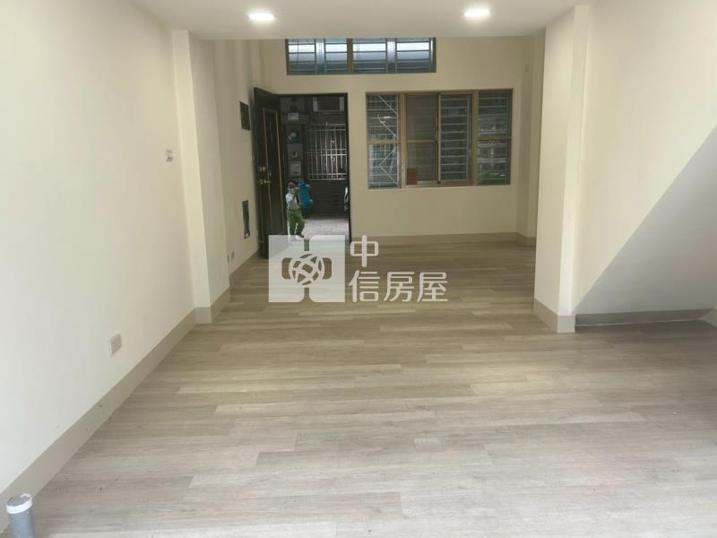 崇蘭國小前後臨路整新透天房屋室內格局與周邊環境