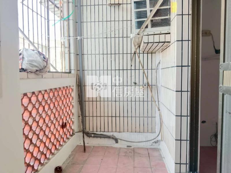 梓官三角窗大地坪車庫透天房屋室內格局與周邊環境