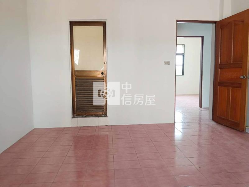 梓官三角窗大地坪車庫透天房屋室內格局與周邊環境