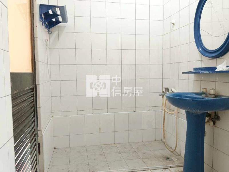 梓官三角窗大地坪車庫透天房屋室內格局與周邊環境