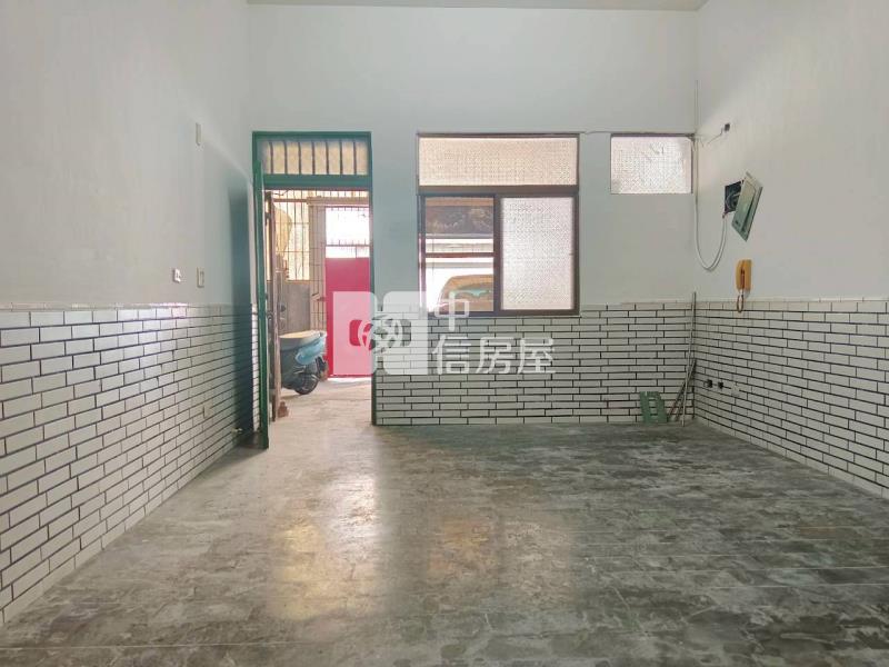 梓官三角窗大地坪車庫透天房屋室內格局與周邊環境