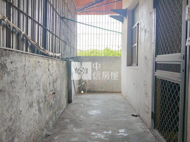 梓官三角窗大地坪車庫透天房屋室內格局與周邊環境