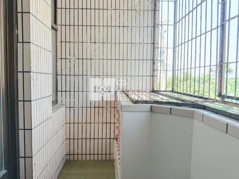 梓官三角窗大地坪車庫透天房屋室內格局與周邊環境