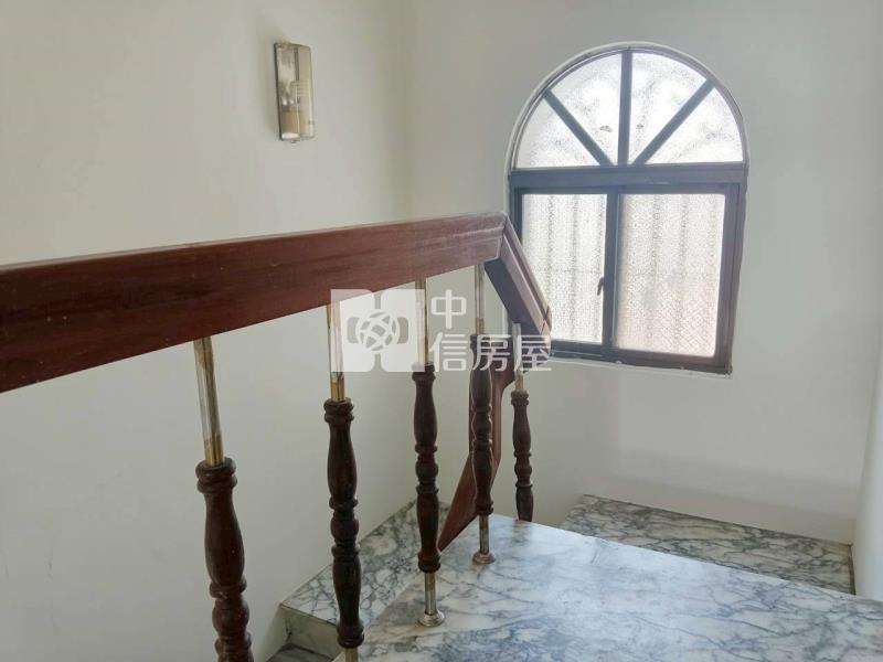 梓官三角窗大地坪車庫透天房屋室內格局與周邊環境