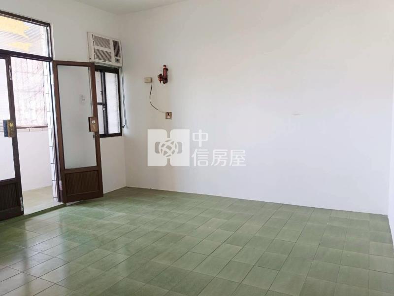 梓官三角窗大地坪車庫透天房屋室內格局與周邊環境