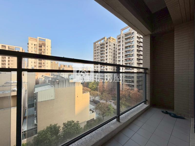 三月花見精裝大兩房B1柱邊平車房屋室內格局與周邊環境