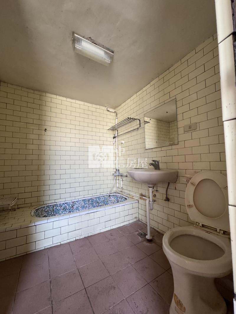 文化路尾邊間傳統透天房屋室內格局與周邊環境