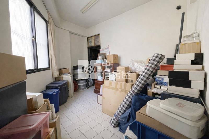 南區稀有大面寬|忠孝夜市旁|增值店住合一整棟+地下室首選透店房屋室內格局與周邊環境