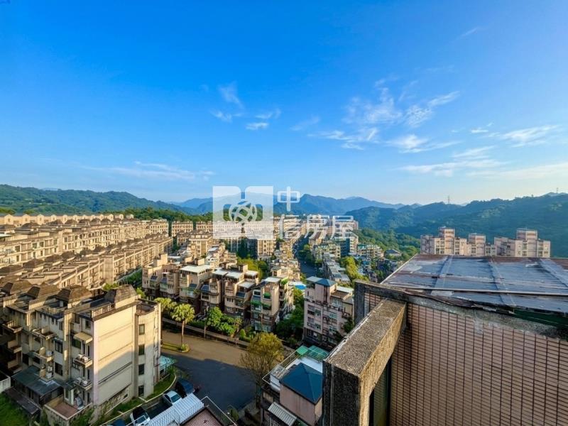 綠葉山莊山色首席採光4房透天房屋室內格局與周邊環境