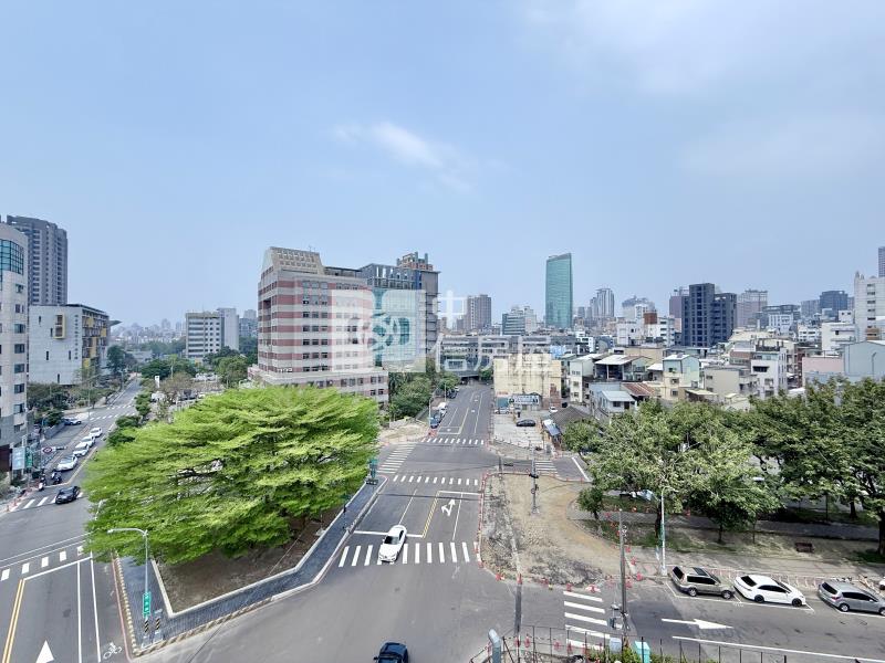 教育大學ｘ梅川綠園道ｘ衛浴開窗視野美套房ｘ有陽台房屋室內格局與周邊環境