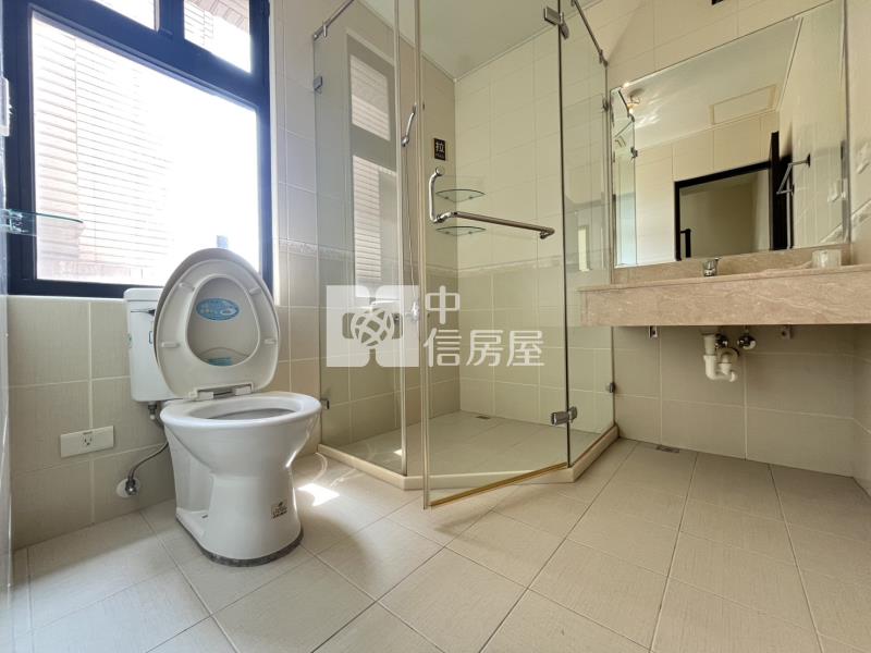 鳳山市區氣派五樓店面房屋室內格局與周邊環境