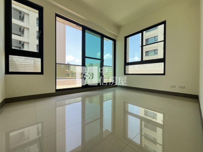 鳳山市區氣派五樓店面房屋室內格局與周邊環境