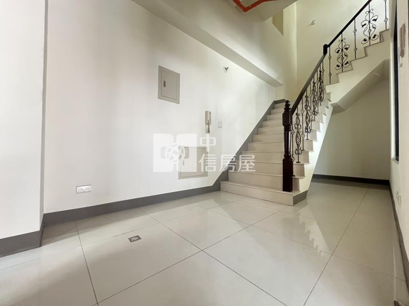 鳳山市區氣派五樓店面房屋室內格局與周邊環境