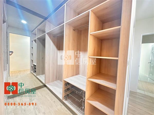 後庄商圈全新整理車庫別墅房屋室內格局與周邊環境