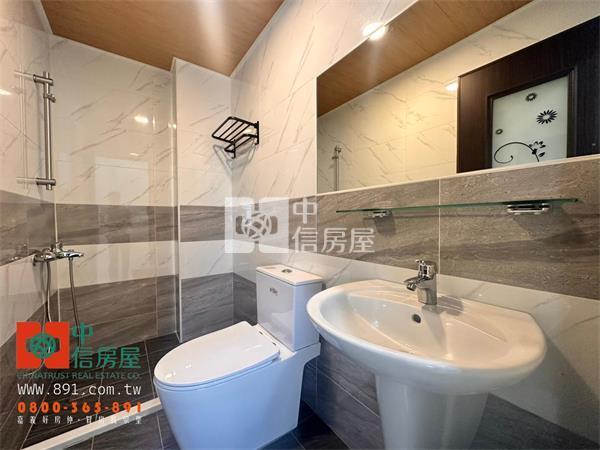 後庄商圈全新整理車庫別墅房屋室內格局與周邊環境