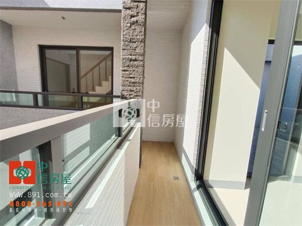 新港三間厝全新雙車庫別墅房屋室內格局與周邊環境