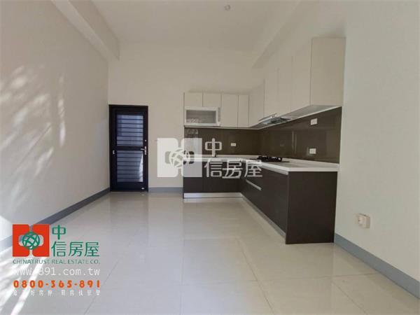 新港三間厝全新雙車庫別墅房屋室內格局與周邊環境