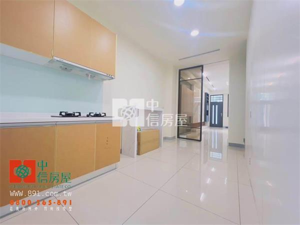 興嘉全新車庫別墅房屋室內格局與周邊環境