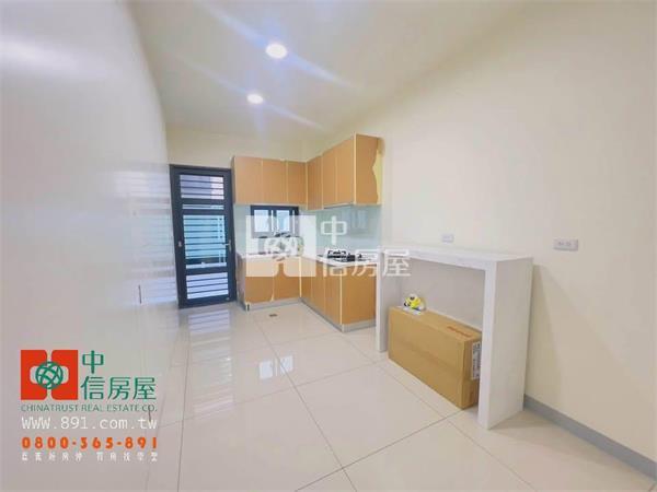 興嘉全新車庫別墅房屋室內格局與周邊環境