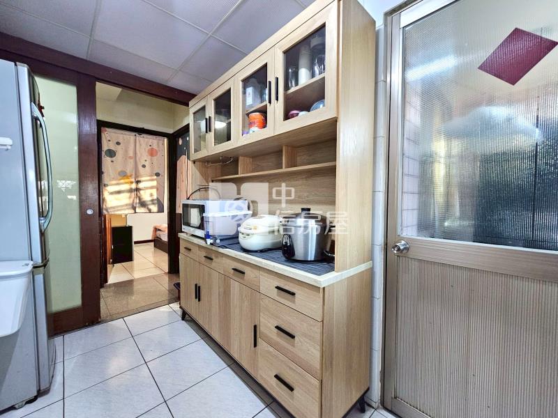 由鉅八大家三房平車高樓無限視野房屋室內格局與周邊環境