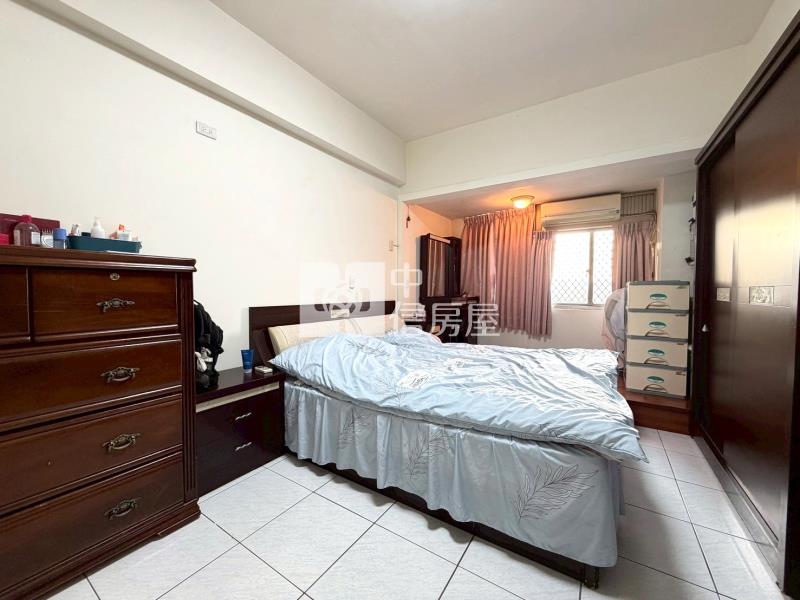 由鉅八大家三房平車高樓無限視野房屋室內格局與周邊環境