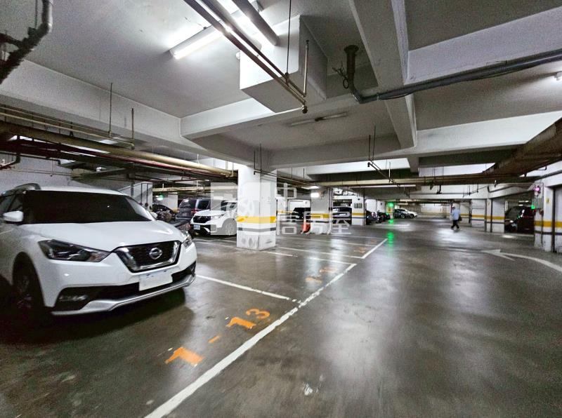 由鉅八大家三房平車高樓無限視野房屋室內格局與周邊環境