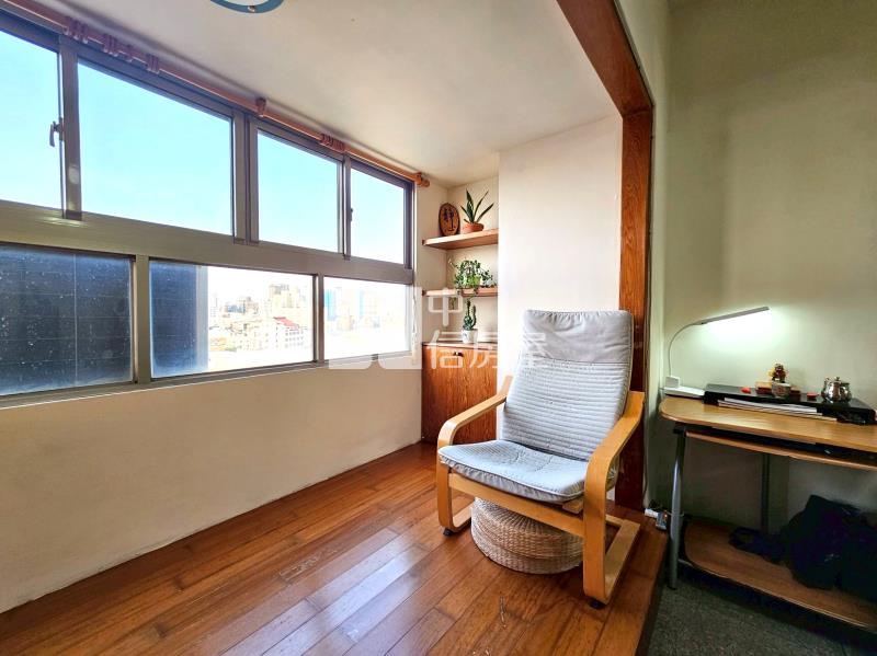 由鉅八大家三房平車高樓無限視野房屋室內格局與周邊環境