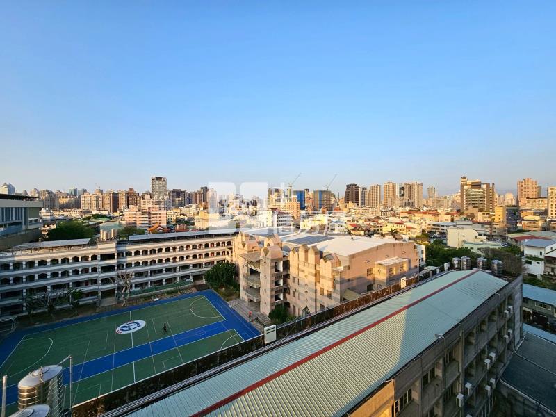 由鉅八大家三房平車高樓無限視野房屋室內格局與周邊環境