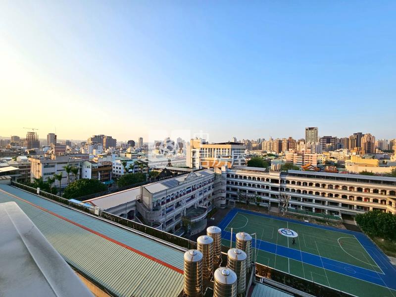 由鉅八大家三房平車高樓無限視野房屋室內格局與周邊環境