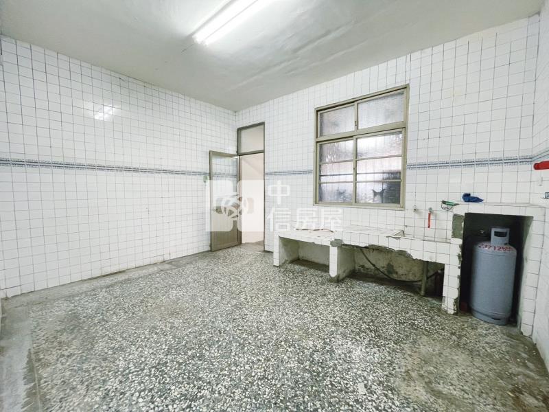 東山商圈大地坪車庫美透天房屋室內格局與周邊環境