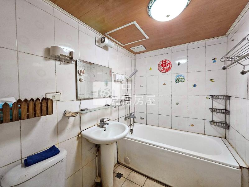 學府路角間6大房車位房屋室內格局與周邊環境