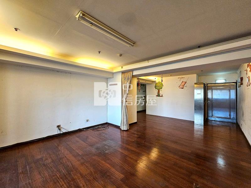 學府路角間6大房車位房屋室內格局與周邊環境