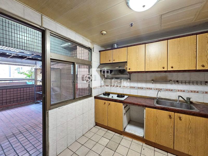 學府路角間6大房車位房屋室內格局與周邊環境