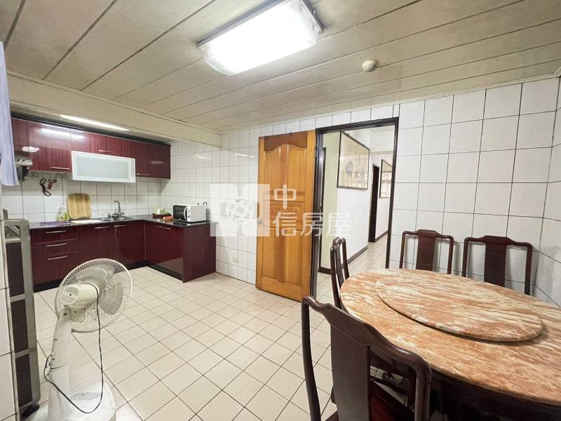 桃園火車站站前商圈低公設華廈3改2房車房屋室內格局與周邊環境