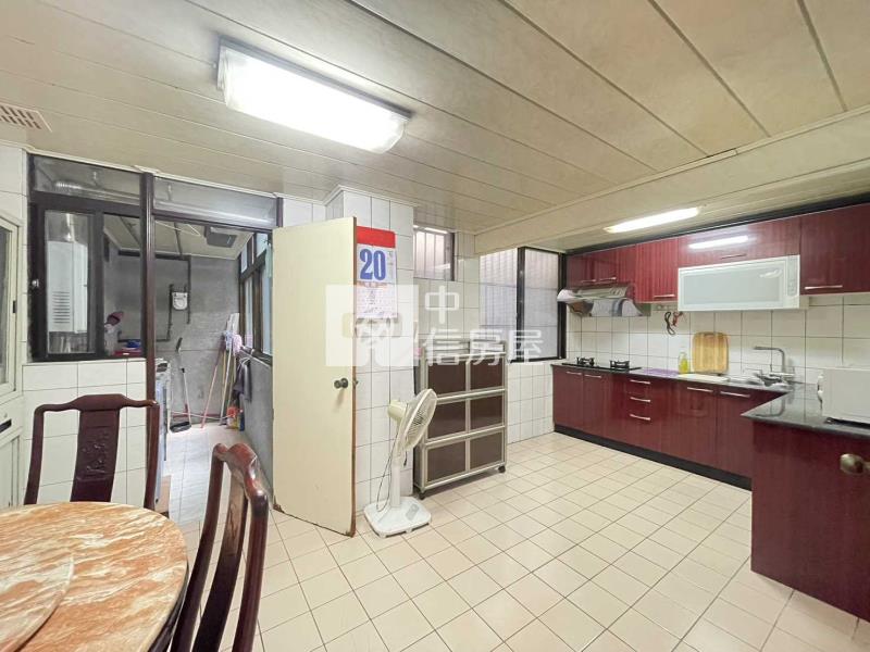 桃園火車站站前商圈低公設華廈3改2房車房屋室內格局與周邊環境