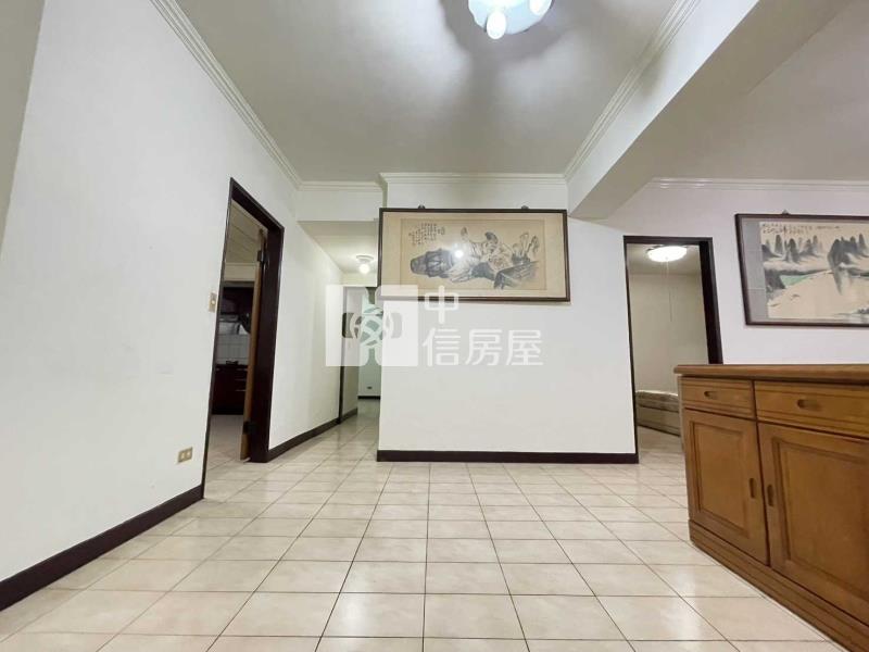 桃園火車站站前商圈低公設華廈3改2房車房屋室內格局與周邊環境